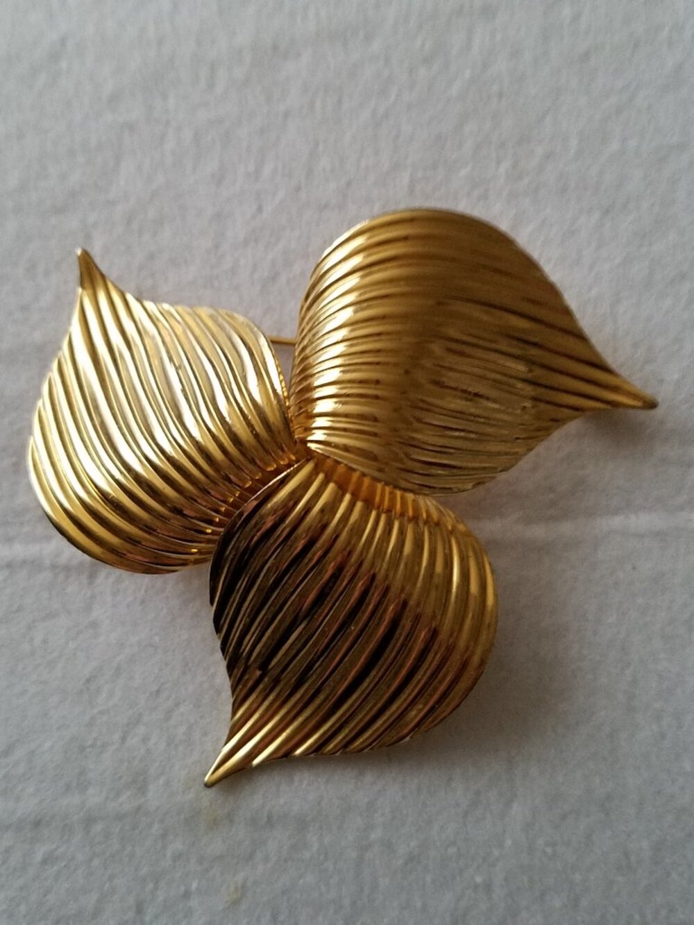 Vintage Sarah Coventry Trillium Goldtone Brooch